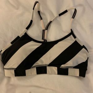 lululemon sports bra (size 4)